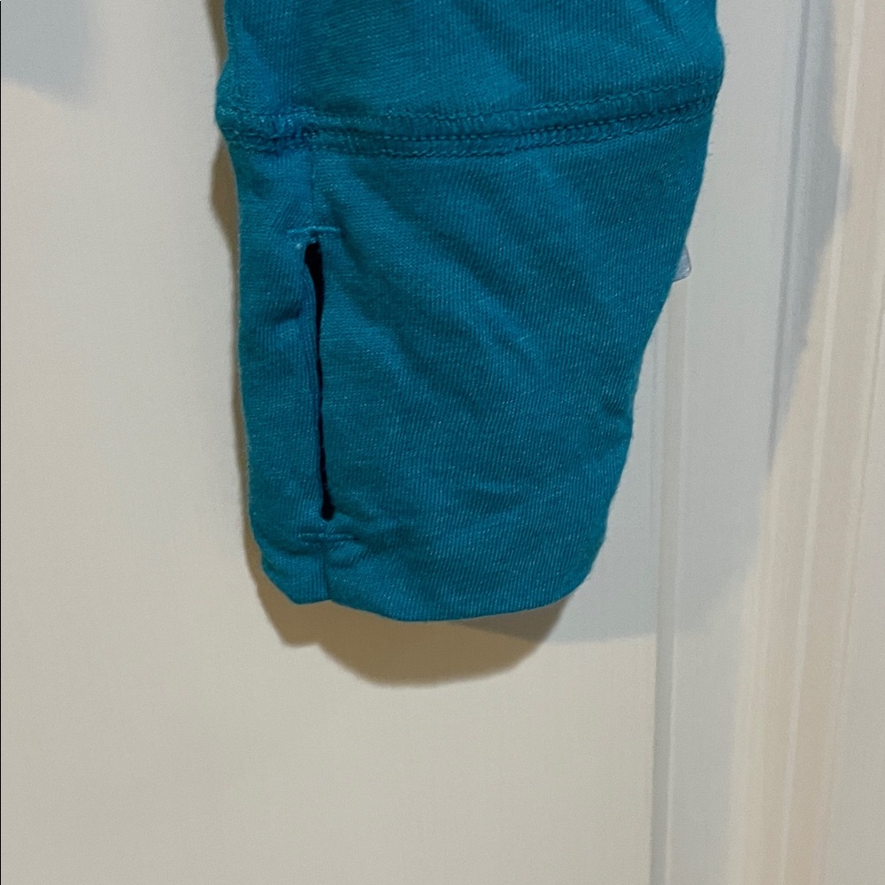 Tel Gear new Teal Long Sleeve Graphic Top medium - Picture 4 of 5